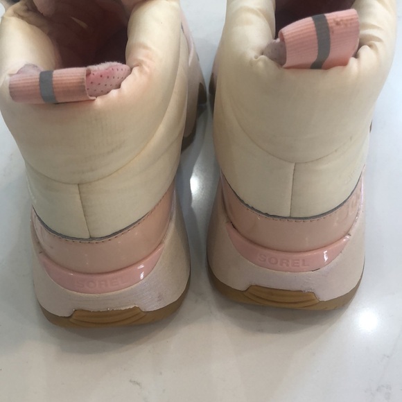 Sorel Kinetic Impact Waterproof Zip Bootie in Chalk/Vintage Pink women Size 5 - Picture 7 of 9